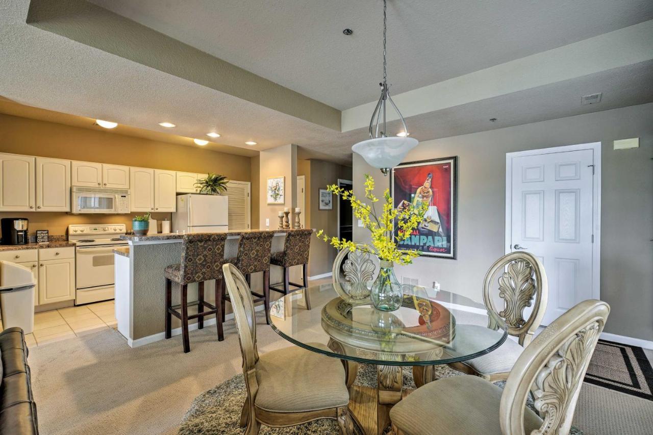 Waterfront Lake Ozark Condo With Deck And Pools Eksteriør billede