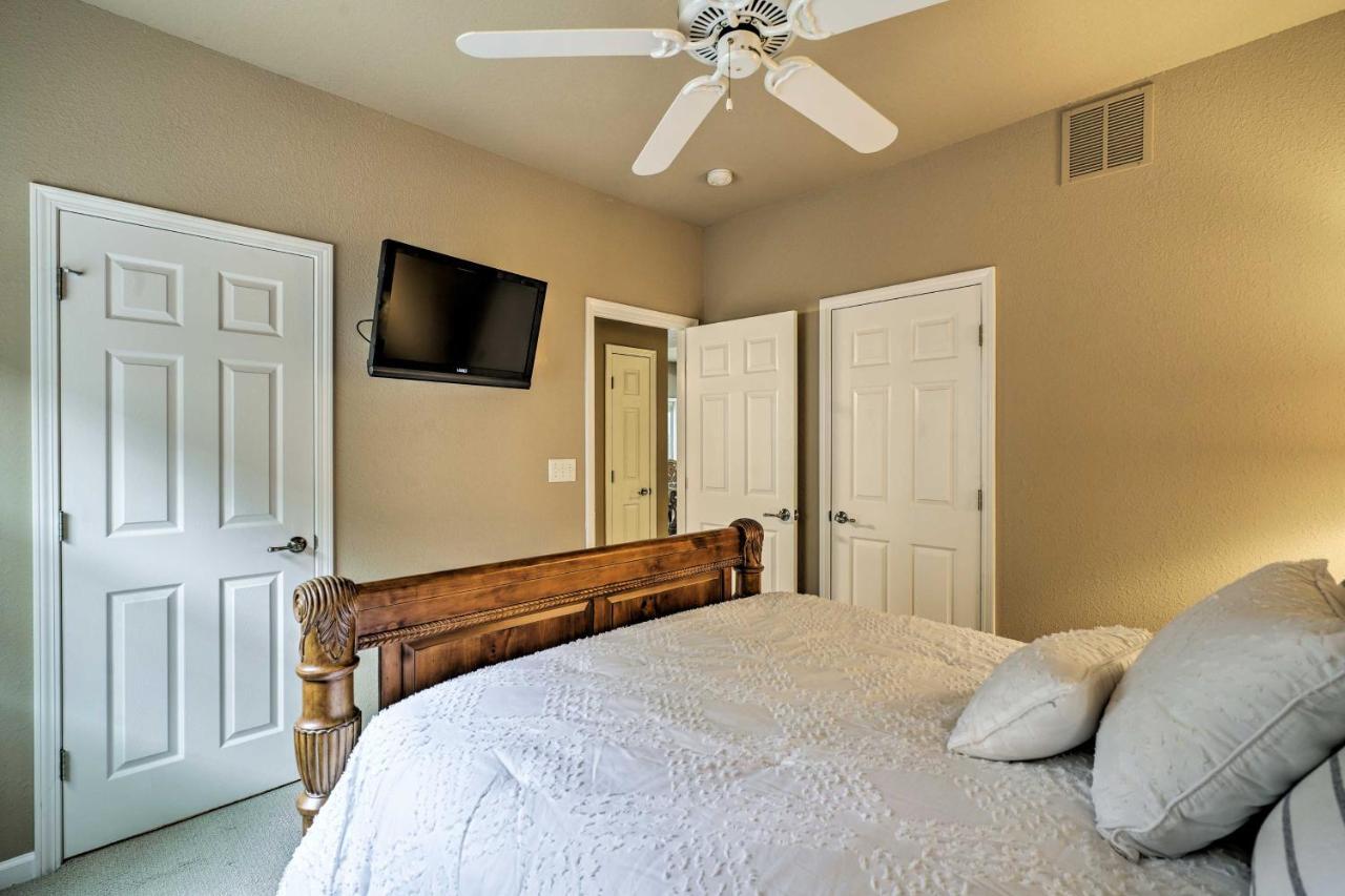Waterfront Lake Ozark Condo With Deck And Pools Eksteriør billede