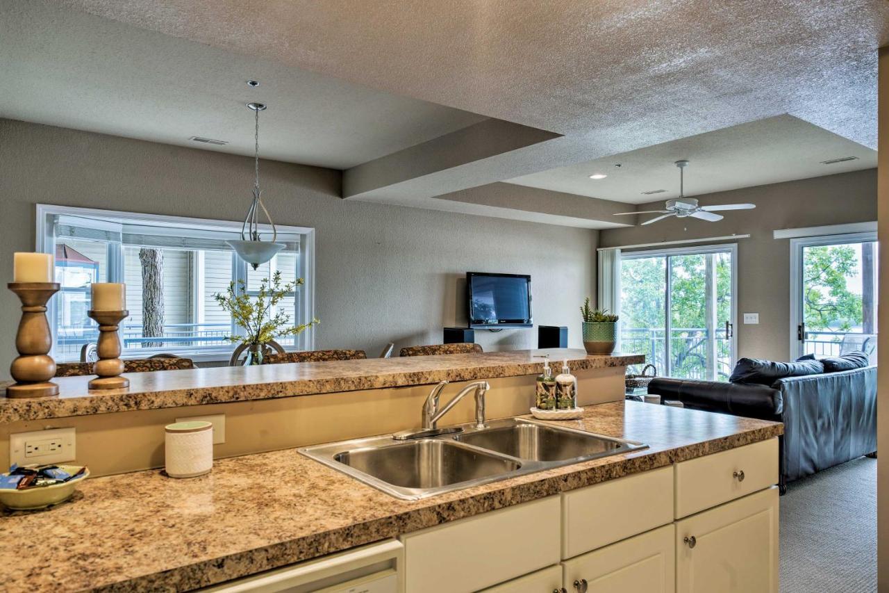 Waterfront Lake Ozark Condo With Deck And Pools Eksteriør billede
