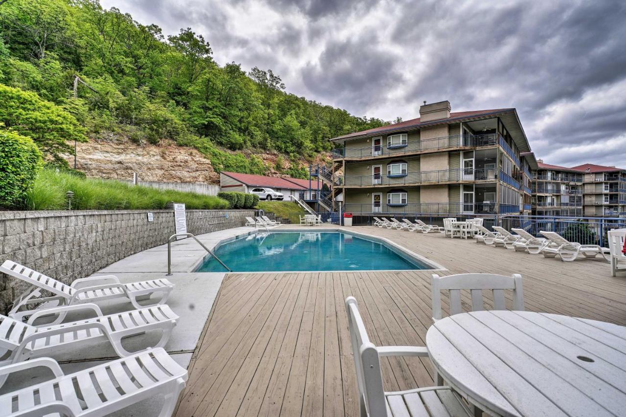Waterfront Lake Ozark Condo With Deck And Pools Eksteriør billede