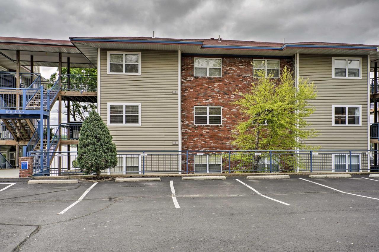 Waterfront Lake Ozark Condo With Deck And Pools Eksteriør billede