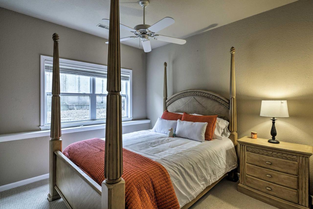Waterfront Lake Ozark Condo With Deck And Pools Eksteriør billede